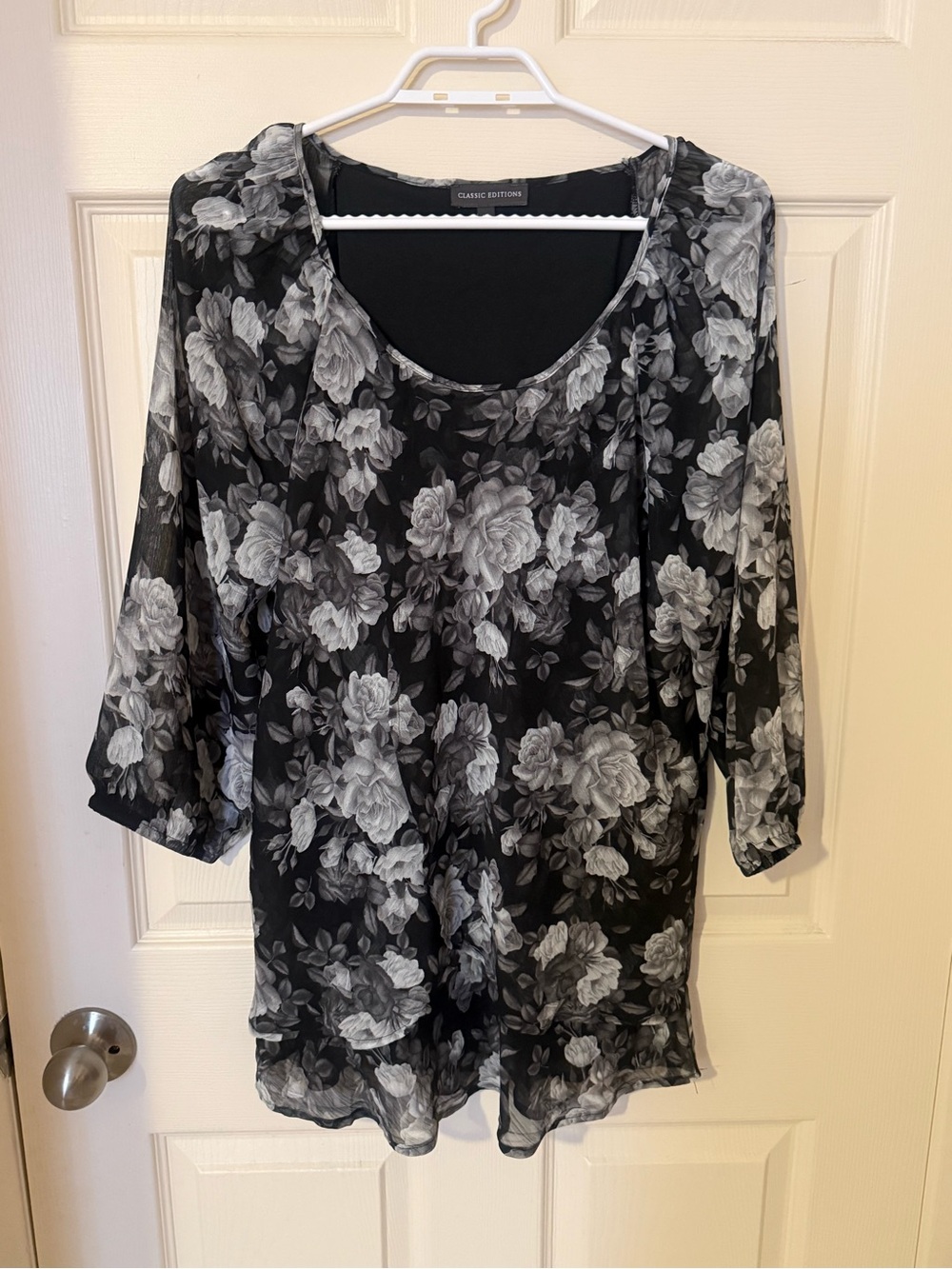 Black & White Floral Scoop Neck Tunic